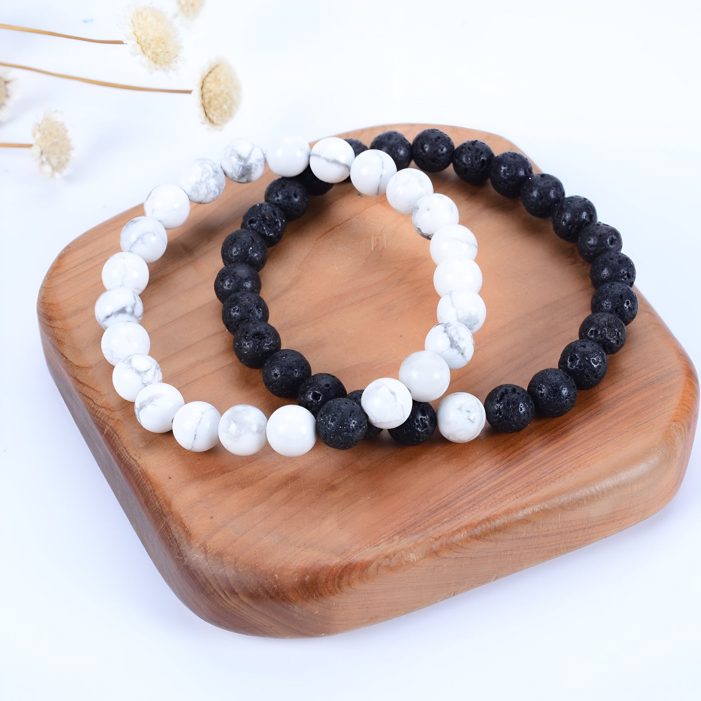 Duo-Armband “Liebe und Verbundenheit“ aus Howlith und Lavastein