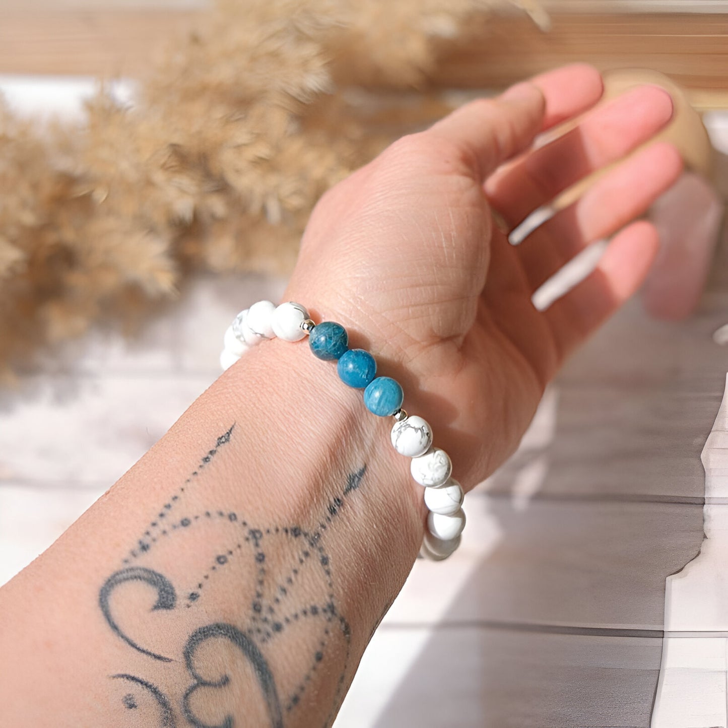 Energiearmband “Leichtigkeit & Balance“ mit Apatit und Howlith