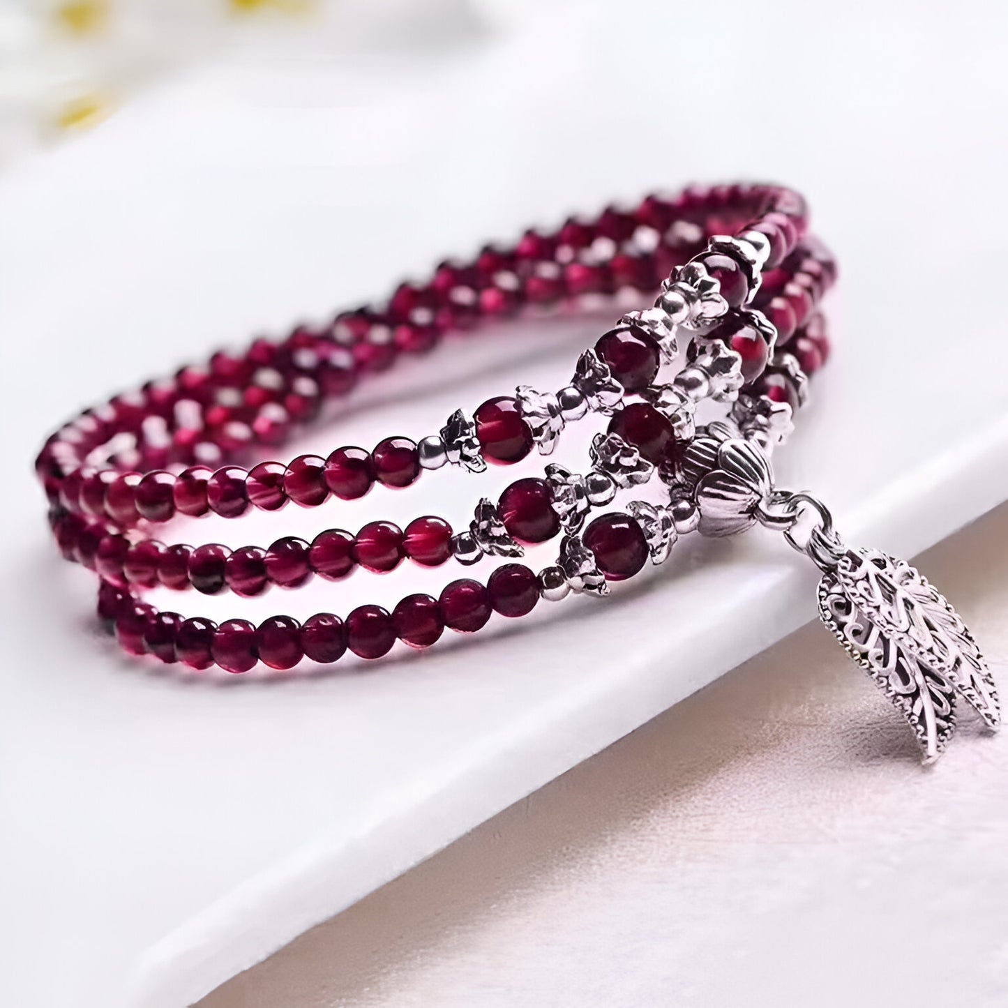 Mehrreihiges Armband “Fülle und Mut“ aus Granat