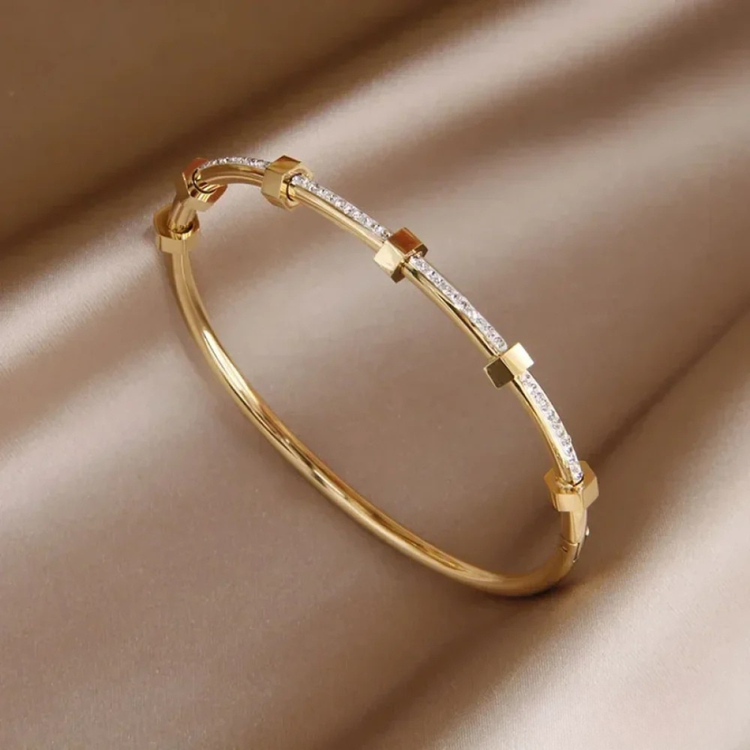 Elegantes Armband aus hellem Gold