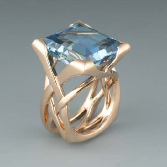 Vintage-Ring aus Roségold mit blauem Zirkonia