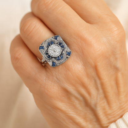 Vintage-Silberring mit blauem Zirkonia