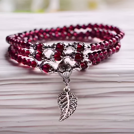 Mehrreihiges Armband “Fülle und Mut“ aus Granat